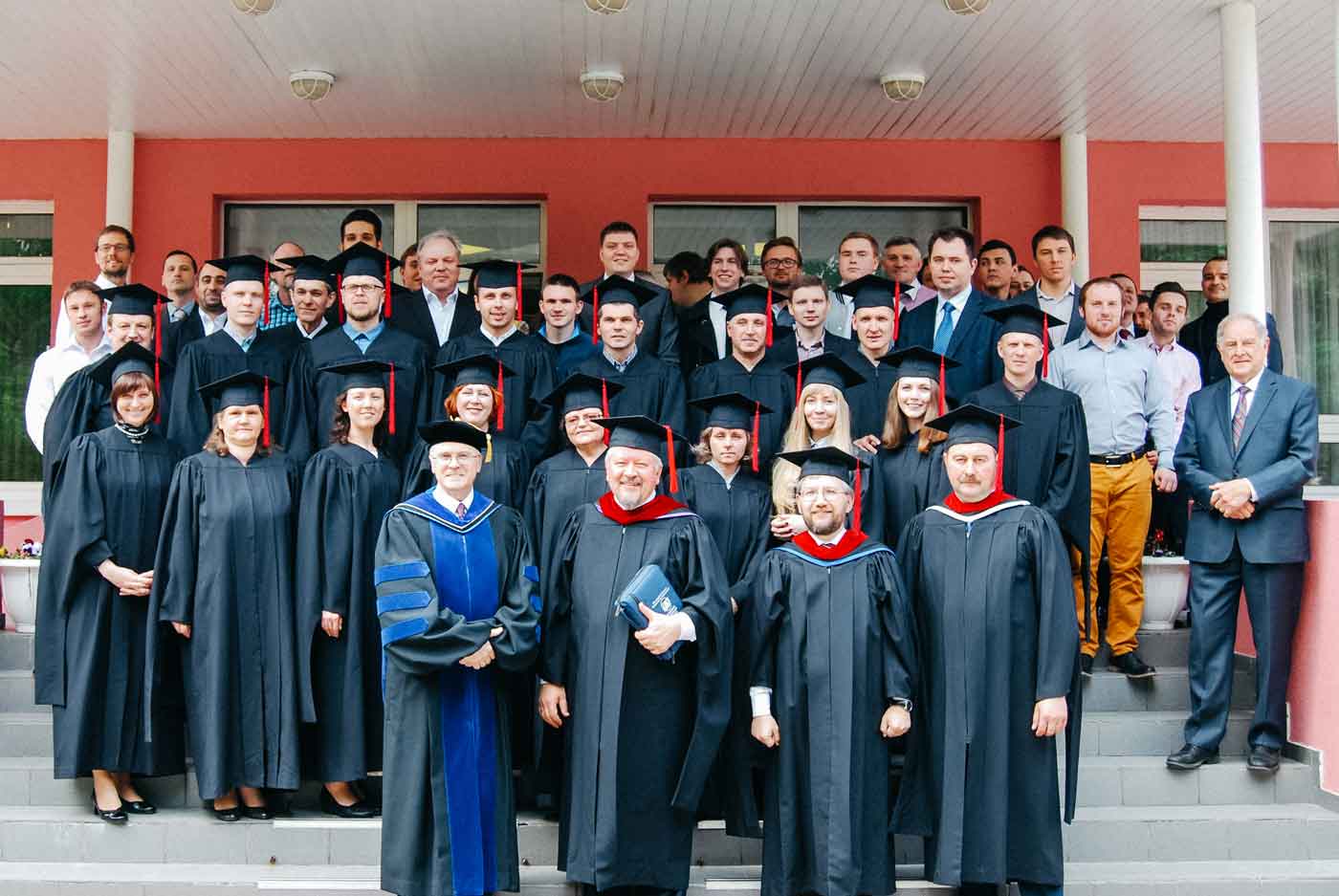 0e8004094_1540928787_global-partner-dr-peter-mitskevitch-graduation-1400px