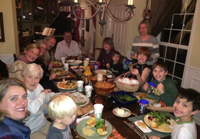 0e3892875_1418398572_141212-family-meal