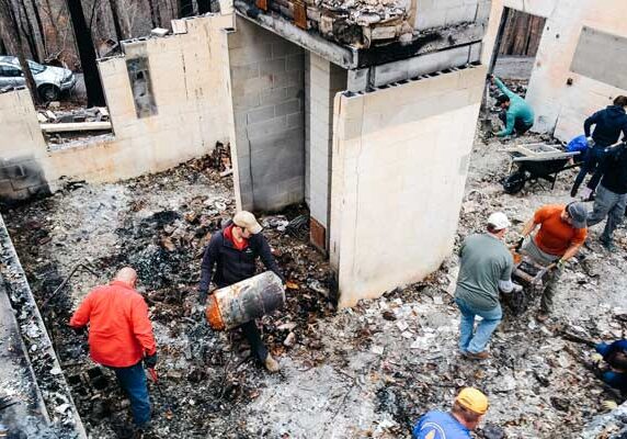 0e6125424_1492100234_blog-local-smoky-mountain-disaster-relief-01-600px